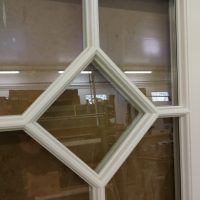 Sisäpuitteen pintaristikointia kustavilaisella puitemuodolla