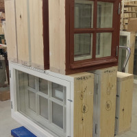 Ikkunoita, sisäpuolelta valkoinen, ulkopuoli sävy.