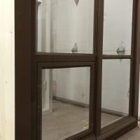 Haminan päävartio, sisään aukeava fortuska ja piilopeililasitus, pellavaöljykittaus