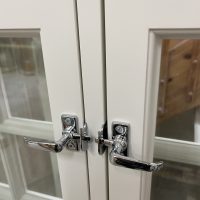 Abloy-kääntösuljin pari, kustavilainen puitemuoto