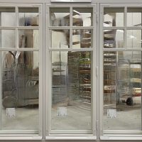 Ulkopuitteen listalasitus, aidot puitejaot. Vesinokat ja kulmaraudat, vakiosaranat