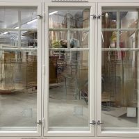 Kustavilainen puitemuoto, vakio saranat ja Abloy-kääntösulkimet