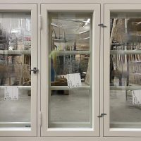 Jugend puitemuoto. Vakio saranat, karmin kääntösulkimet ja Abloy-kääntösuljin